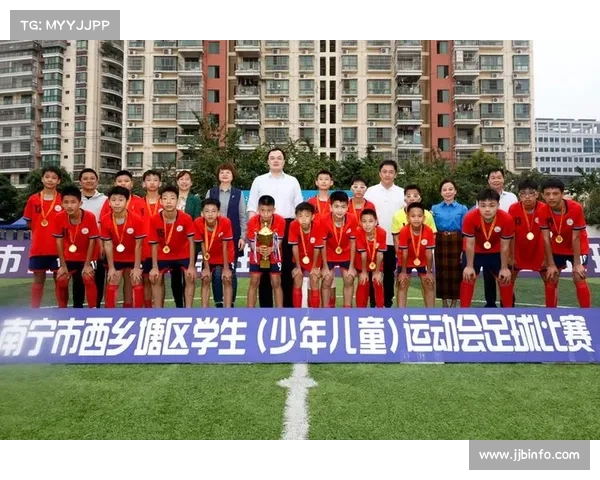 西甲联盟与当地小学合作推出“校园足球计划”，惠及万名儿童